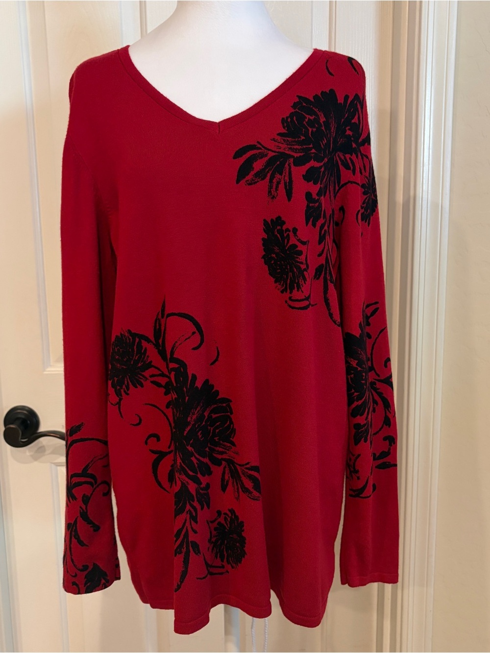 Chico's Ella V-Neck Long Sleeve Sweater Pullover with Black Floral Print L/12